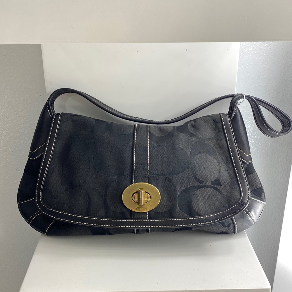 Authentic Coach Signature Flap Back Black Shoulder Bag. NO. E0782-11257